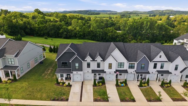3028 Inman Dr, Thompsons Station, TN 37179