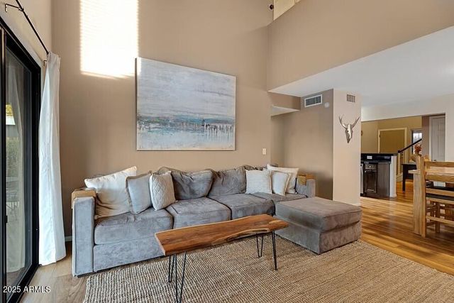 2206 E CAMBRIDGE Avenue, Phoenix, AZ 85006