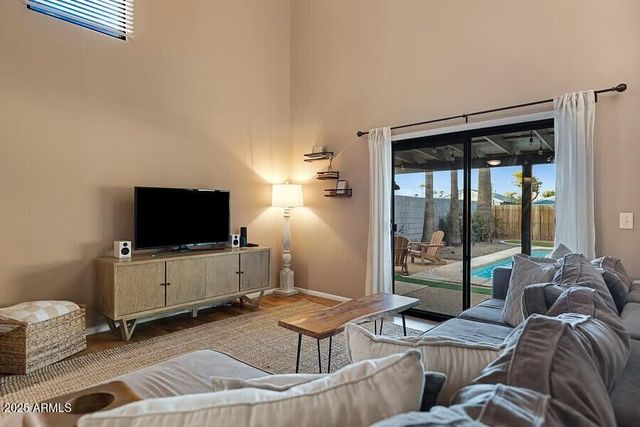 2206 E CAMBRIDGE Avenue, Phoenix, AZ 85006