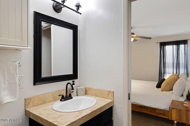 2206 E CAMBRIDGE Avenue, Phoenix, AZ 85006