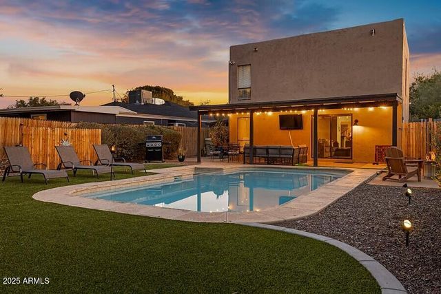 2206 E CAMBRIDGE Avenue, Phoenix, AZ 85006