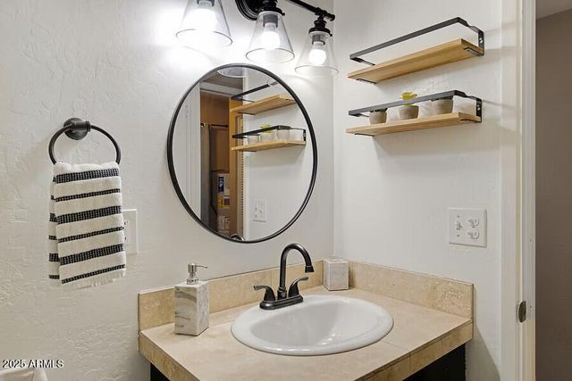 2206 E CAMBRIDGE Avenue, Phoenix, AZ 85006