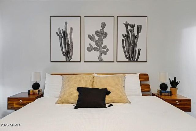 2206 E CAMBRIDGE Avenue, Phoenix, AZ 85006