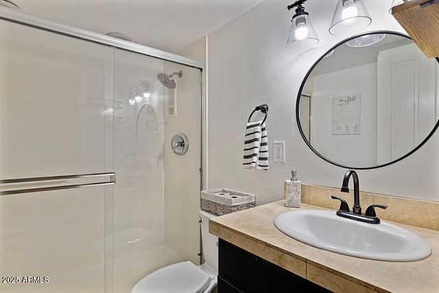 2206 E CAMBRIDGE Avenue, Phoenix, AZ 85006