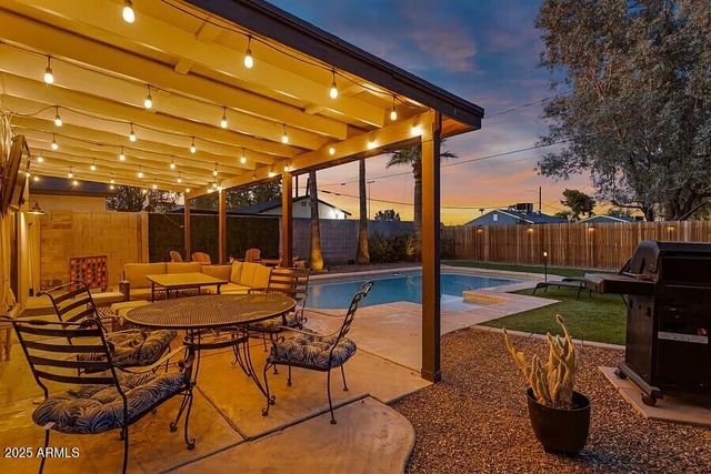 2206 E CAMBRIDGE Avenue, Phoenix, AZ 85006