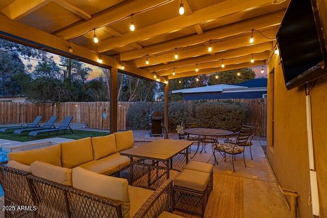 2206 E CAMBRIDGE Avenue, Phoenix, AZ 85006