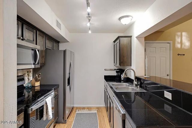 2206 E CAMBRIDGE Avenue, Phoenix, AZ 85006