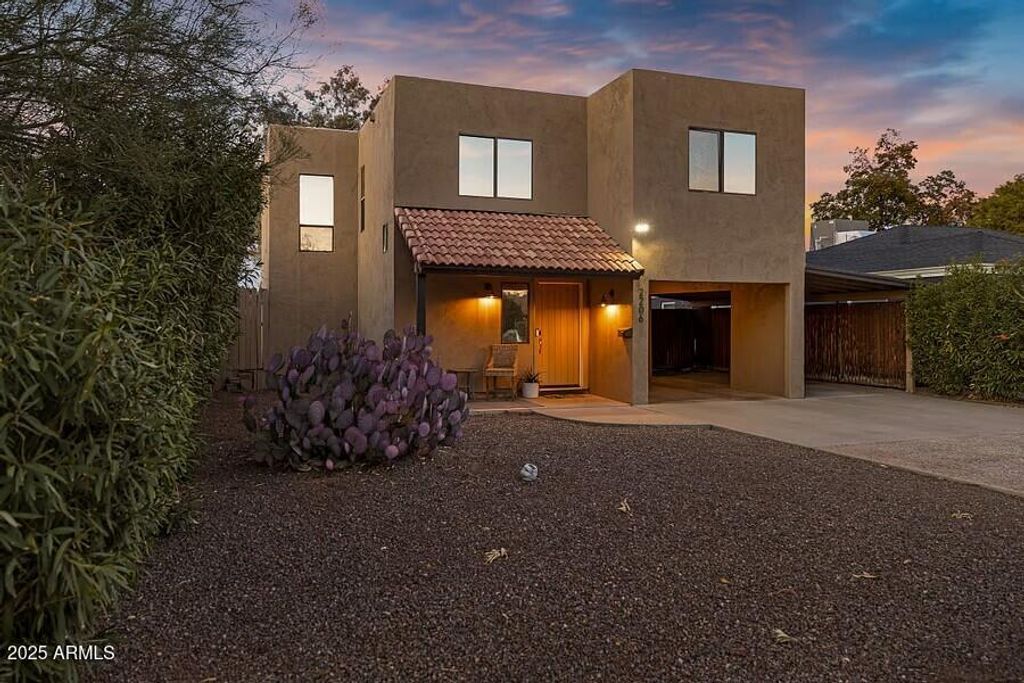 2206 E CAMBRIDGE Avenue, Phoenix, AZ 85006