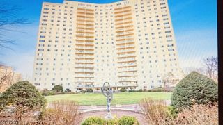 377 South Harrison 19G, East Orange City, NJ 07018