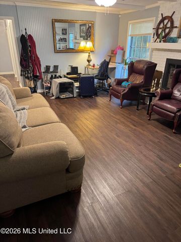 1309 Canterbury, Jackson, MS 39212