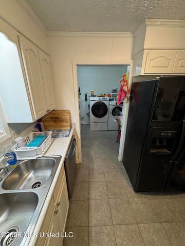 1309 Canterbury, Jackson, MS 39212