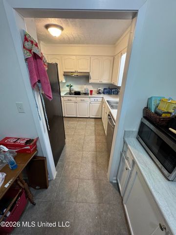 1309 Canterbury, Jackson, MS 39212