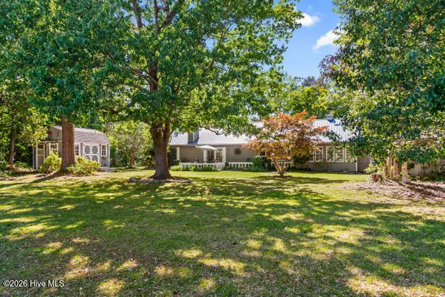 519 Country Club Drive W, Arapahoe, NC 28510