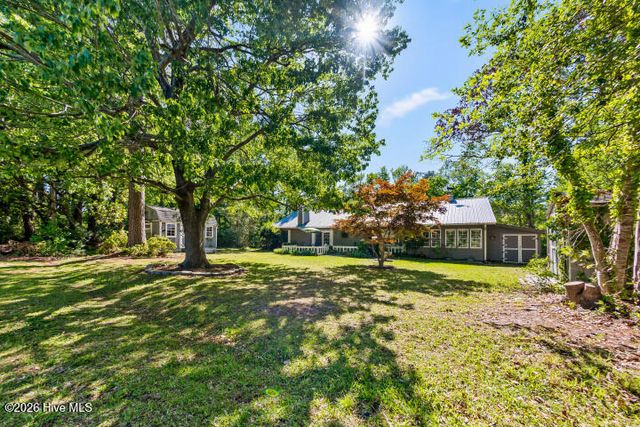 519 Country Club Drive W, Arapahoe, NC 28510