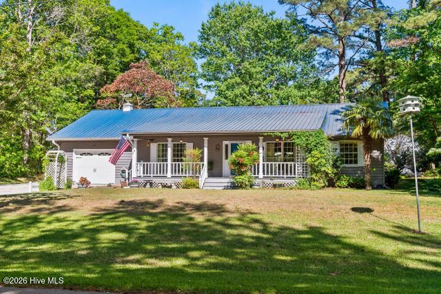 519 Country Club Drive W, Arapahoe, NC 28510