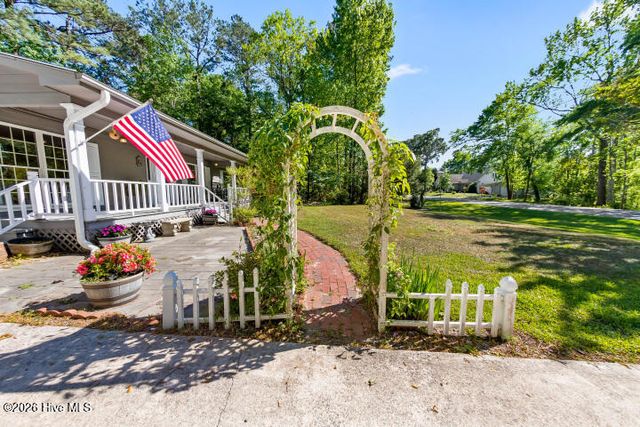 519 Country Club Drive W, Arapahoe, NC 28510