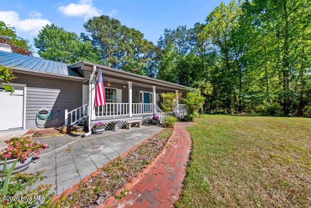 519 Country Club Drive W, Arapahoe, NC 28510