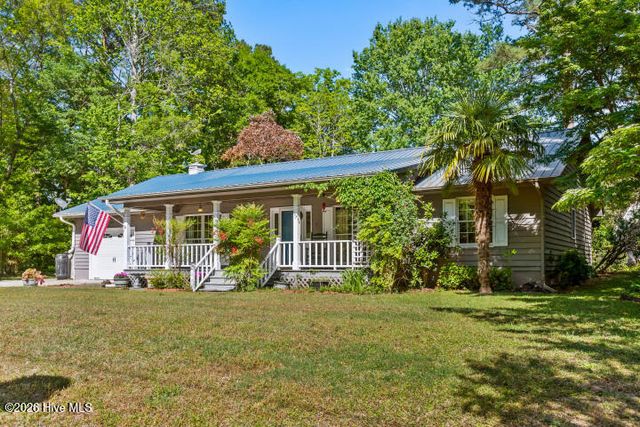 519 Country Club Drive W, Arapahoe, NC 28510