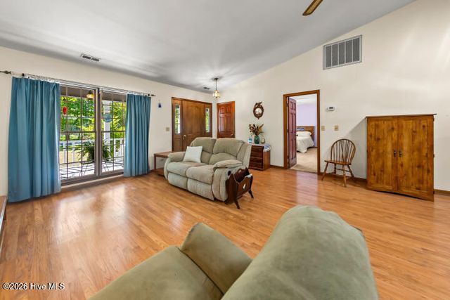 519 Country Club Drive W, Arapahoe, NC 28510