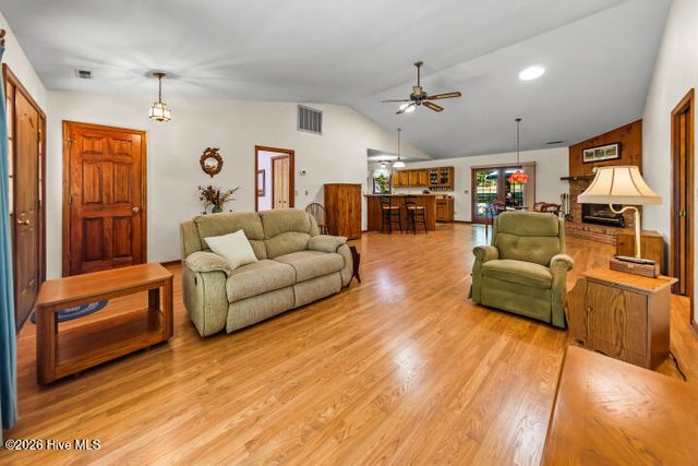 519 Country Club Drive W, Arapahoe, NC 28510