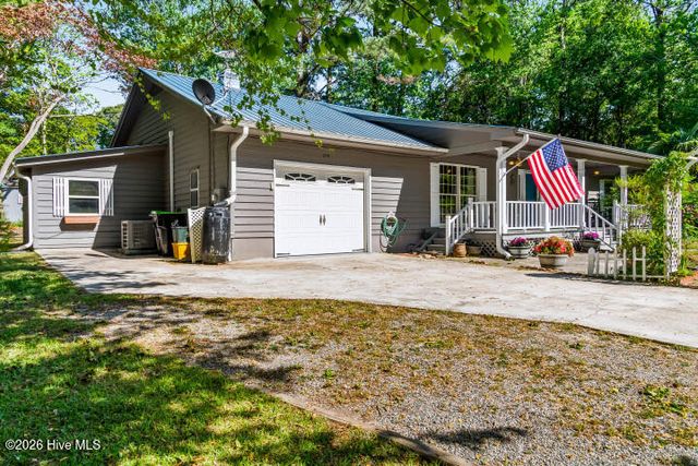 519 Country Club Drive W, Arapahoe, NC 28510