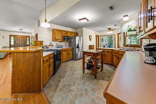 519 Country Club Drive W, Arapahoe, NC 28510