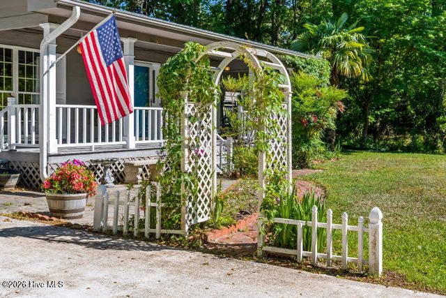 519 Country Club Drive W, Arapahoe, NC 28510