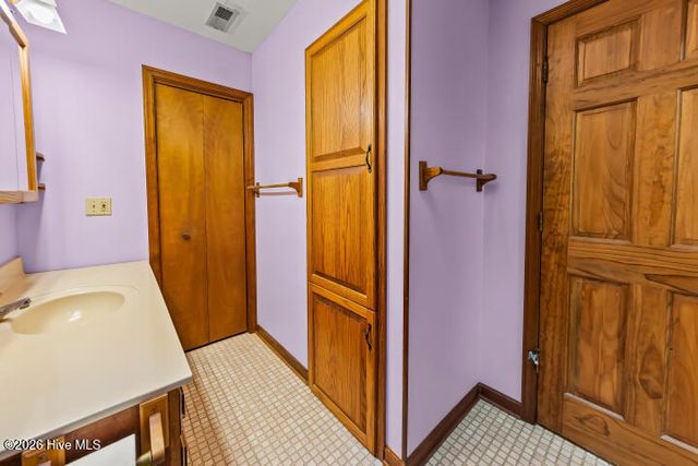 519 Country Club Drive W, Arapahoe, NC 28510