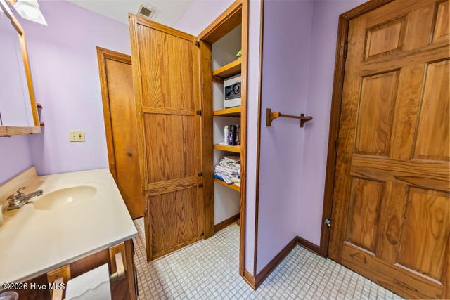 519 Country Club Drive W, Arapahoe, NC 28510