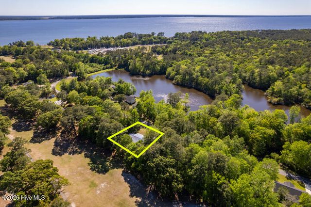 519 Country Club Drive W, Arapahoe, NC 28510