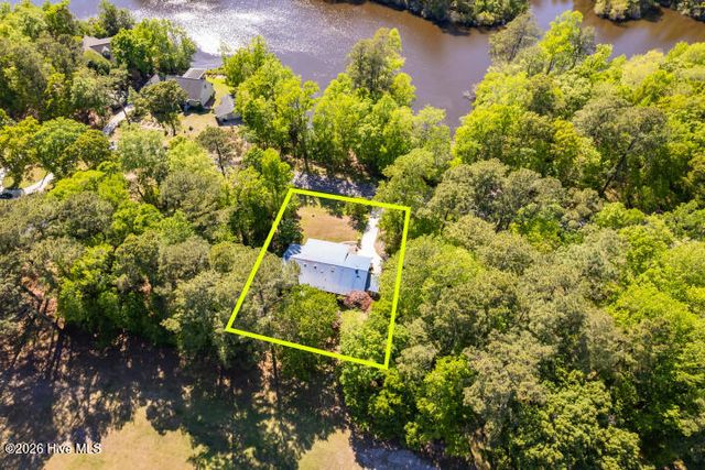 519 Country Club Drive W, Arapahoe, NC 28510