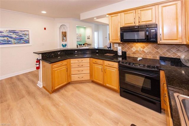 204 Sandbridge Rd Unit 402, Virginia Beach, VA 23456