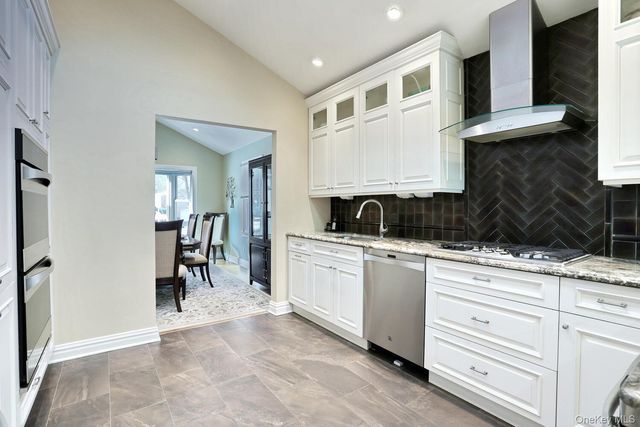 44 Washington Circle, New City, NY 10956