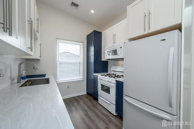 1002 Spruce Hills Drive, Glen Gardner, NJ 08826