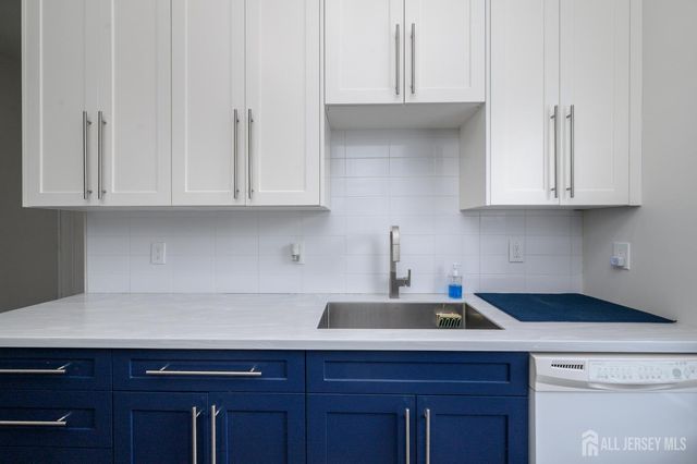 1002 Spruce Hills Drive, Glen Gardner, NJ 08826