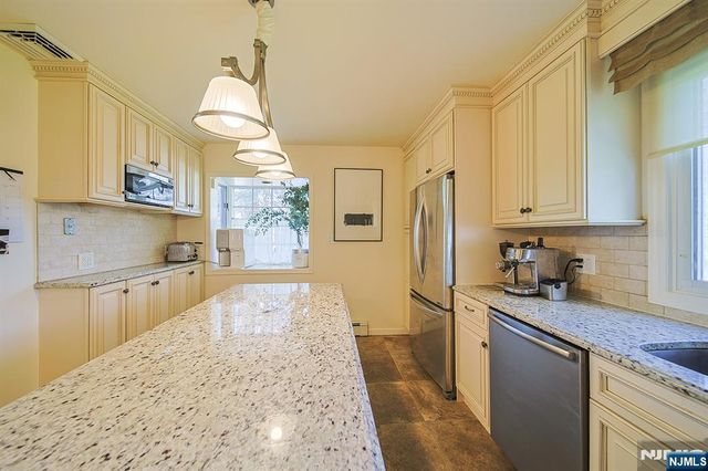412 Eric Lane, Northvale, NJ 07647