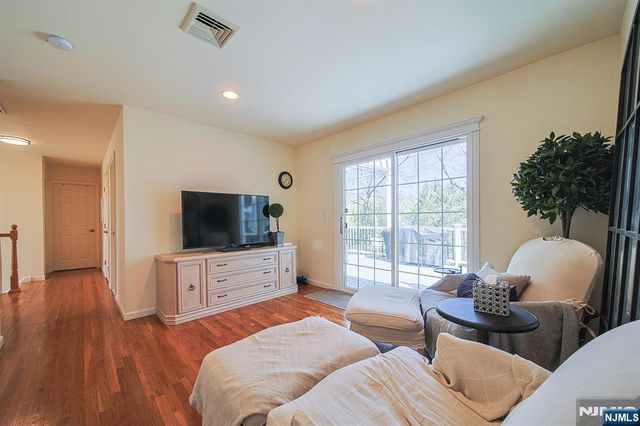 412 Eric Lane, Northvale, NJ 07647
