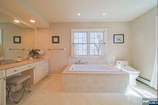 412 Eric Lane, Northvale, NJ 07647
