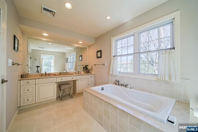 412 Eric Lane, Northvale, NJ 07647