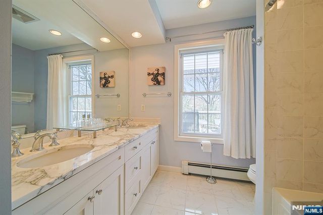 412 Eric Lane, Northvale, NJ 07647