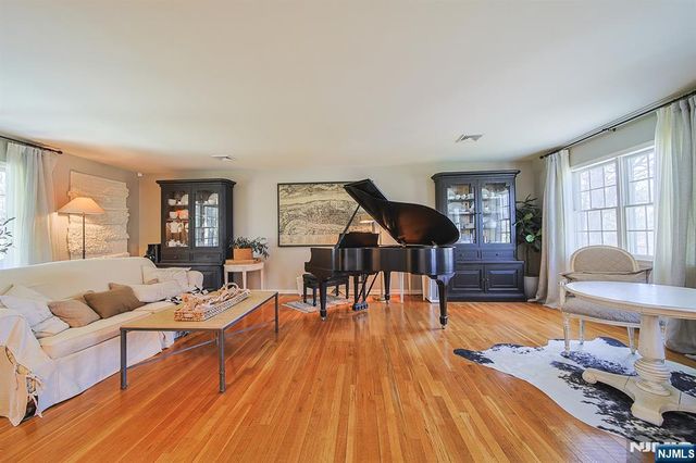 412 Eric Lane, Northvale, NJ 07647