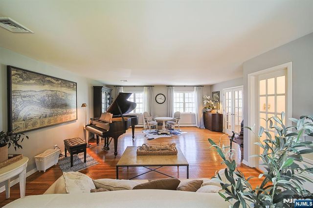 412 Eric Lane, Northvale, NJ 07647