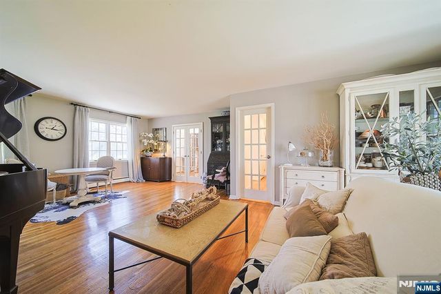 412 Eric Lane, Northvale, NJ 07647