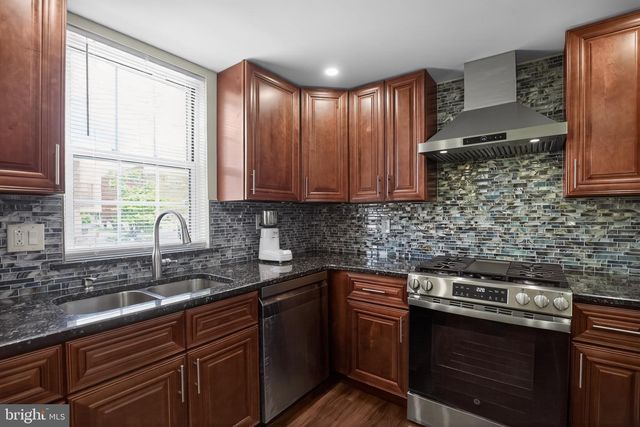 8906 SYLVIA LN, Philadelphia, PA 19115