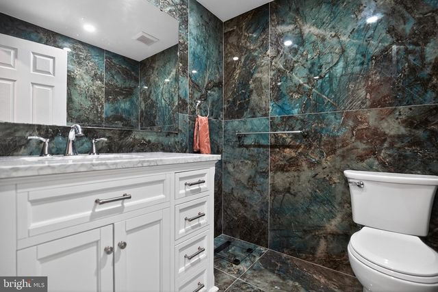 8906 SYLVIA LN, Philadelphia, PA 19115