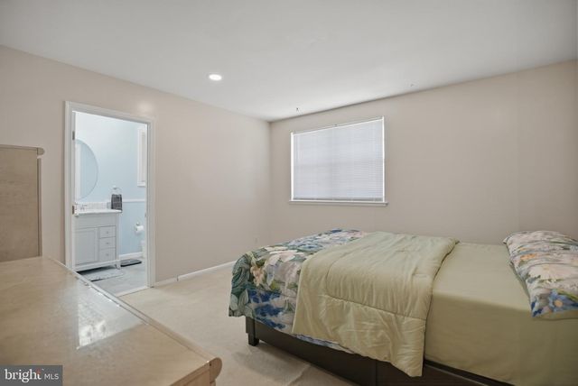 8906 SYLVIA LN, Philadelphia, PA 19115