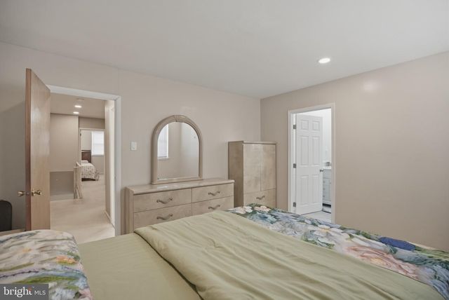 8906 SYLVIA LN, Philadelphia, PA 19115
