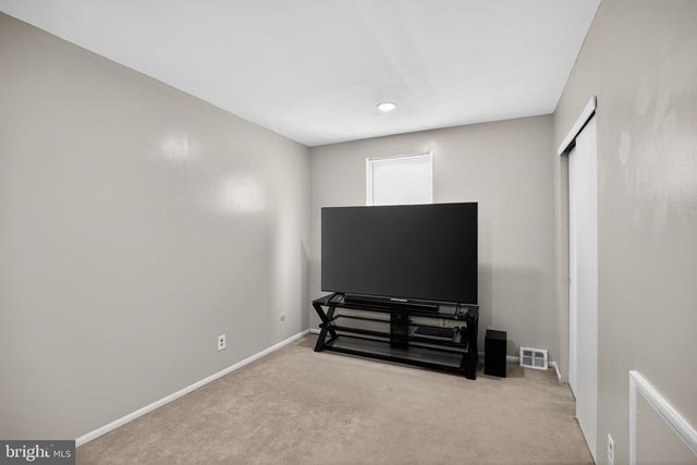 8906 SYLVIA LN, Philadelphia, PA 19115