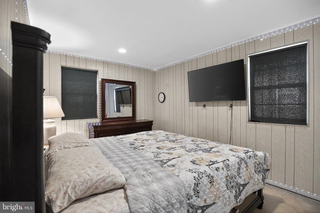 8906 SYLVIA LN, Philadelphia, PA 19115