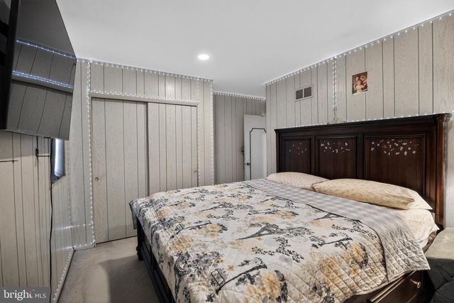 8906 SYLVIA LN, Philadelphia, PA 19115